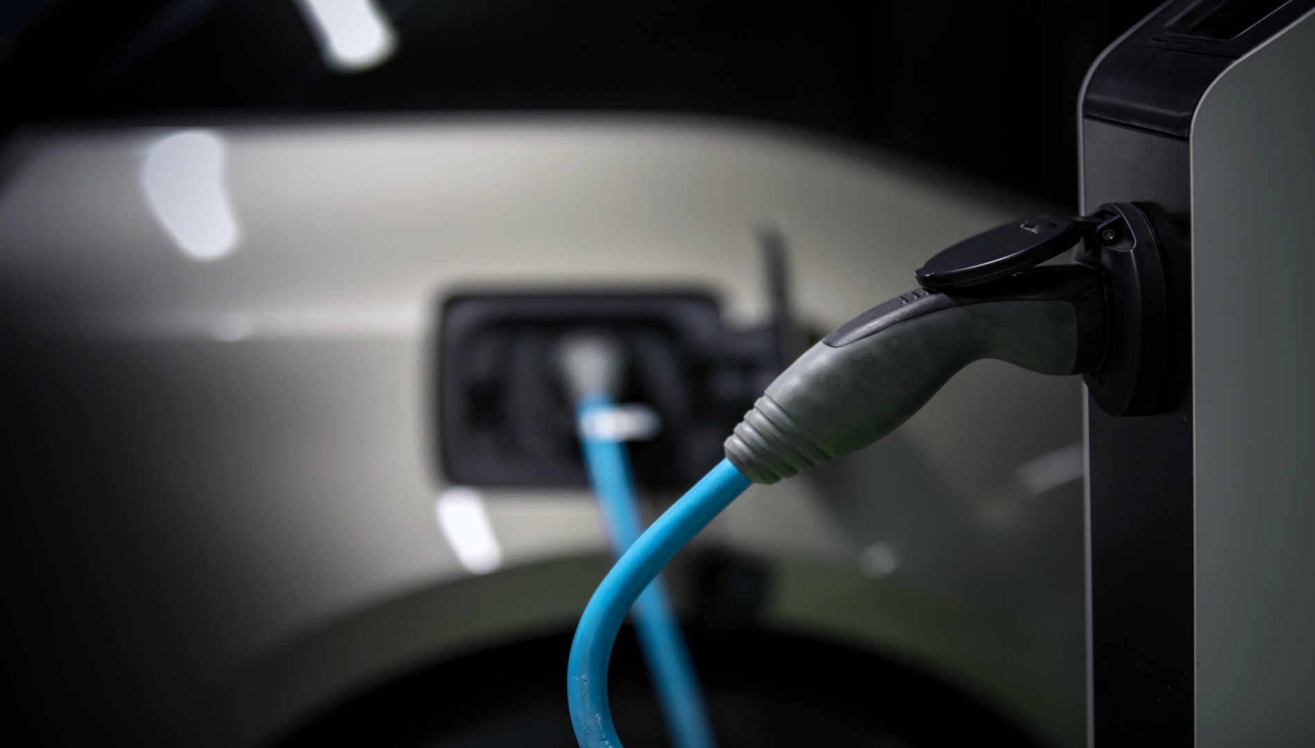  How Far Can Electric Cars Go On A Charge